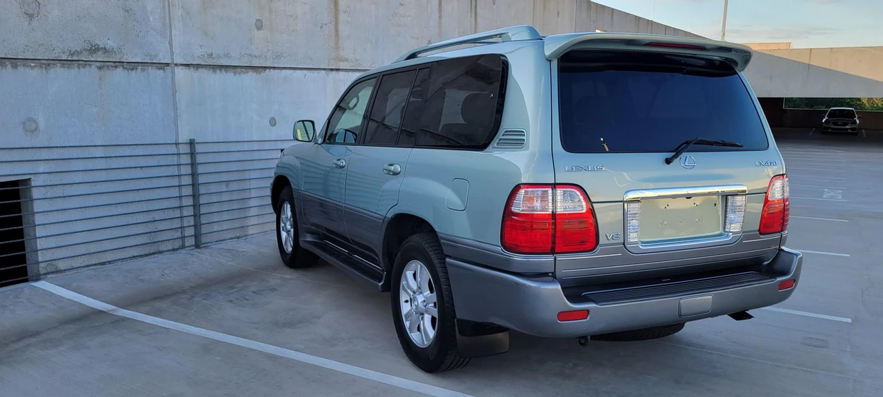 2004 Lexus LX 2nd Gen - Image 27 of 31