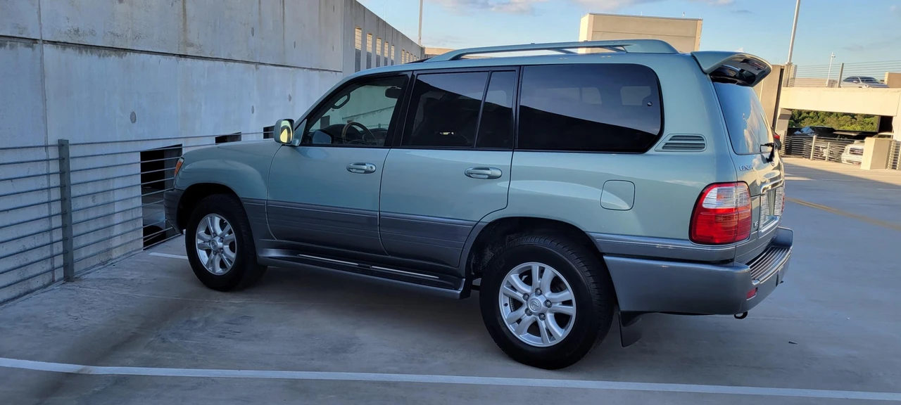 2004 Lexus LX 2nd Gen - Image 24 of 31