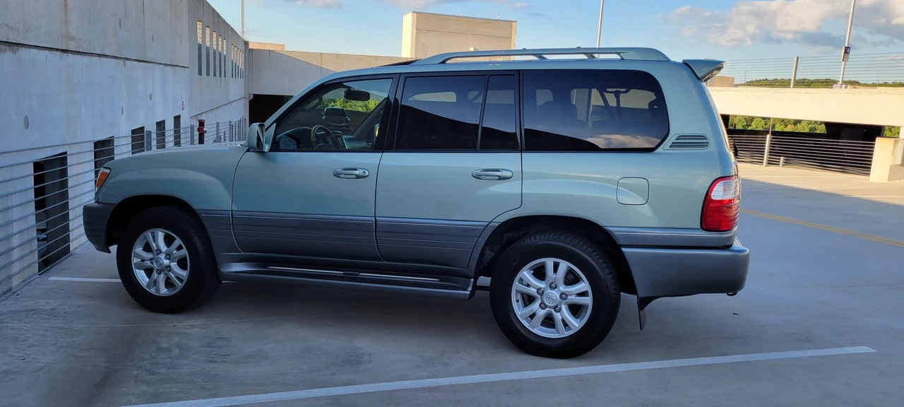 2004 Lexus LX 2nd Gen - Image 20 of 31