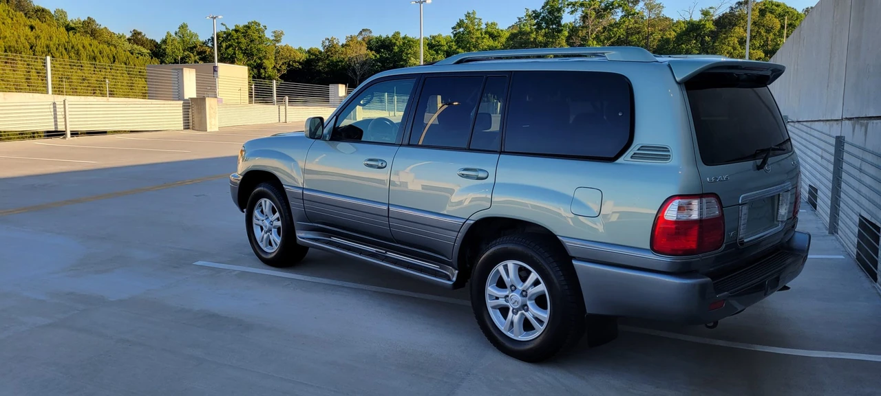 2004 Lexus LX 2nd Gen - Image 22 of 31