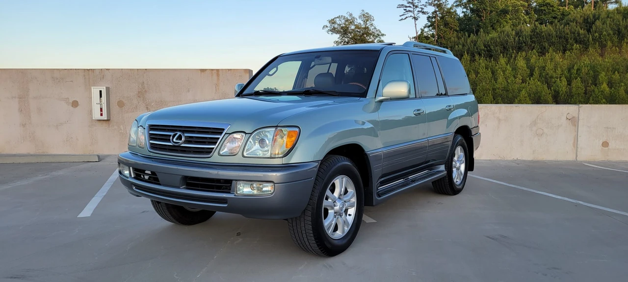 2004 Lexus LX 2nd Gen - Image 12 of 31