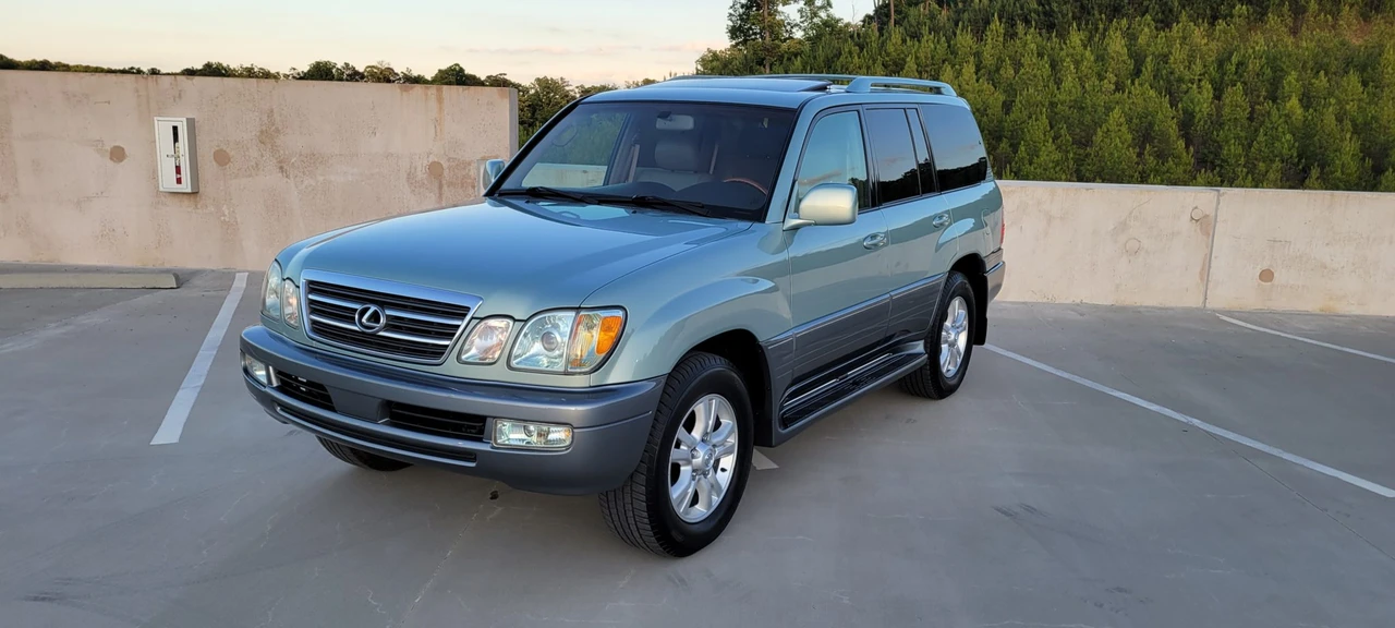 2004 Lexus LX 2nd Gen - Image 11 of 31