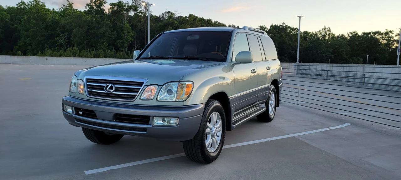 2004 Lexus LX 2nd Gen - Image 3 of 31