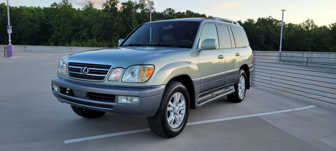 2004 Lexus LX 2nd Gen - Image 5 of 31