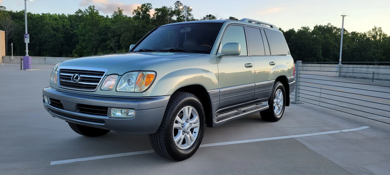 2004 Lexus LX 2nd Gen - Image 4 of 31