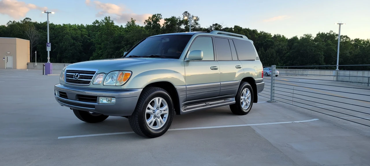 2004 Lexus LX 2nd Gen - Image 10 of 31
