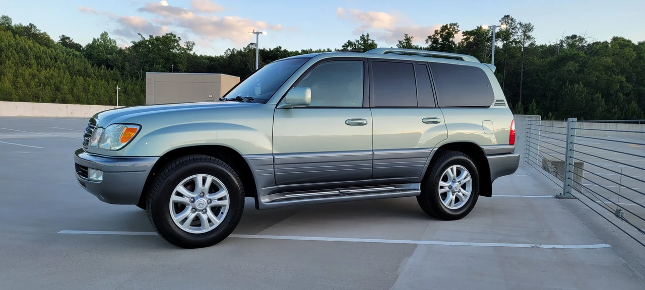 2004 Lexus LX 2nd Gen - Image 16 of 31