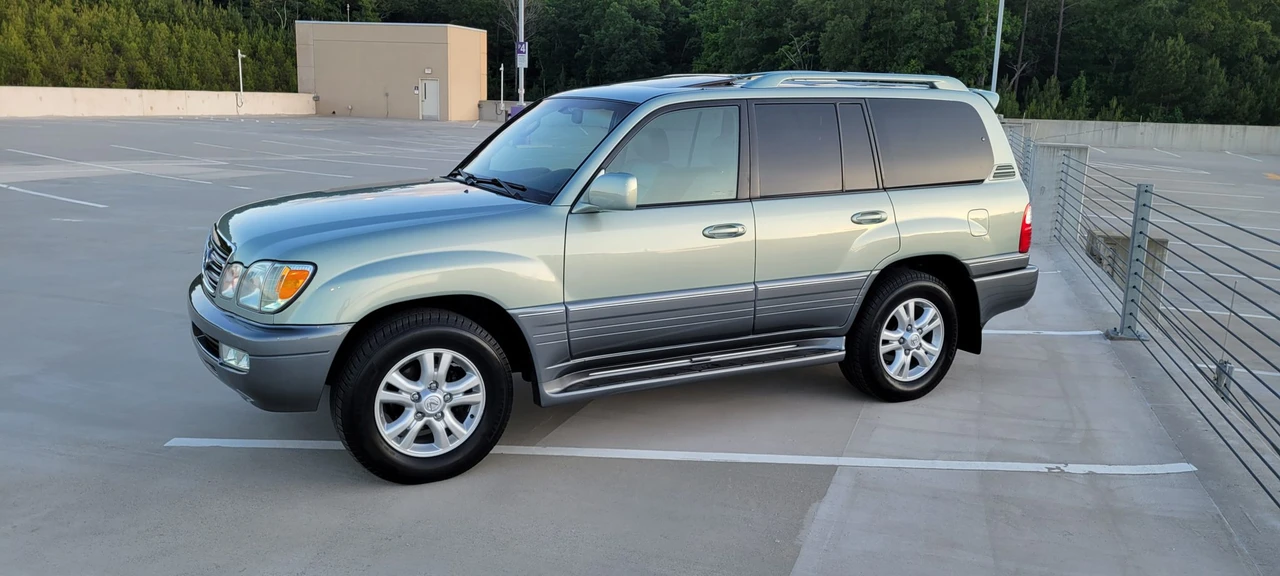 2004 Lexus LX 2nd Gen - Image 15 of 31