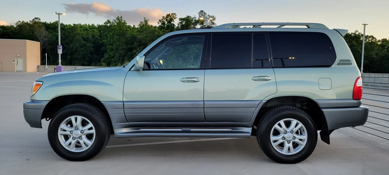 2004 Lexus LX 2nd Gen - Image 21 of 31