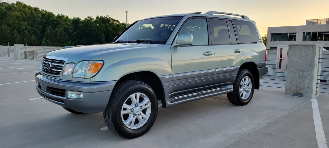 2004 Lexus LX 2nd Gen - Image 7 of 31