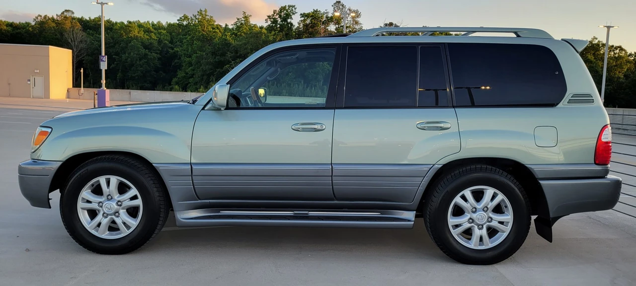 2004 Lexus LX 2nd Gen - Image 18 of 31