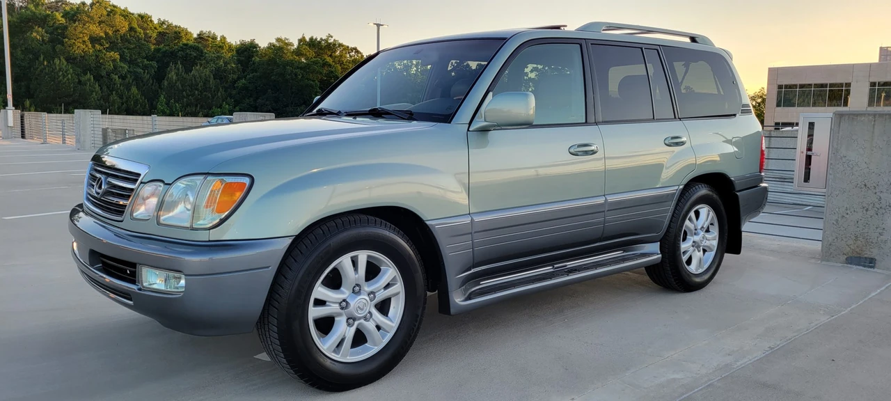 2004 Lexus LX 2nd Gen - Image 9 of 31