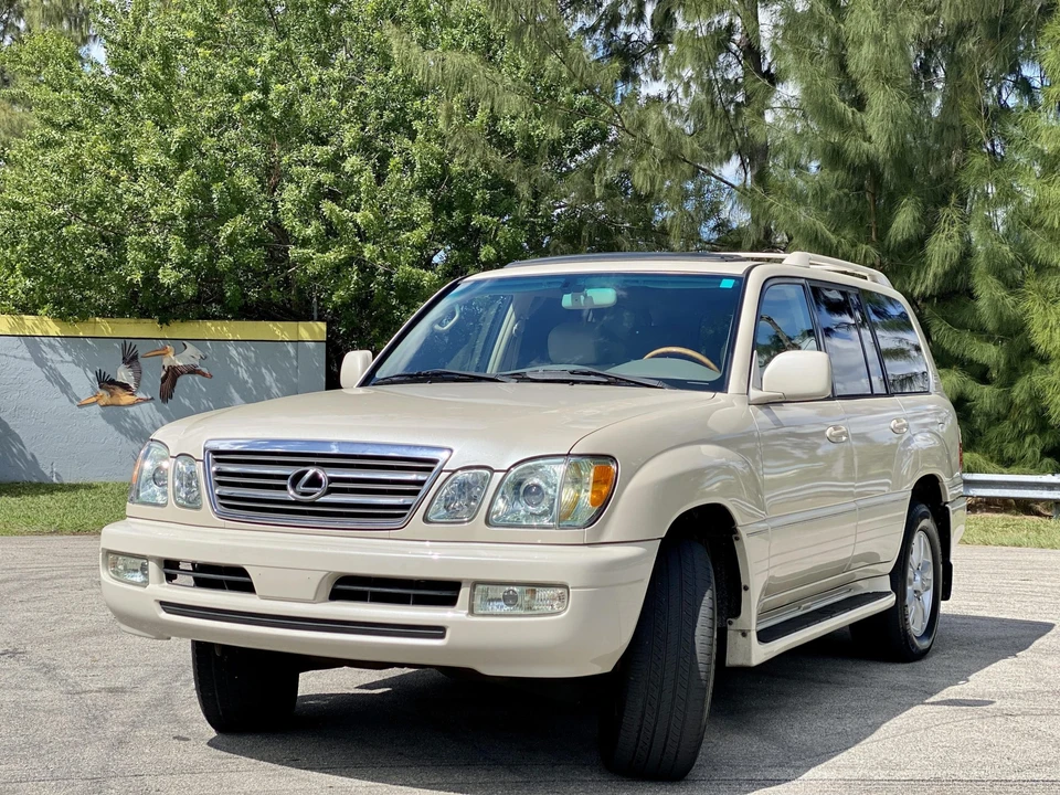 2004 Lexus LX 2nd Gen - Image 4 of 31