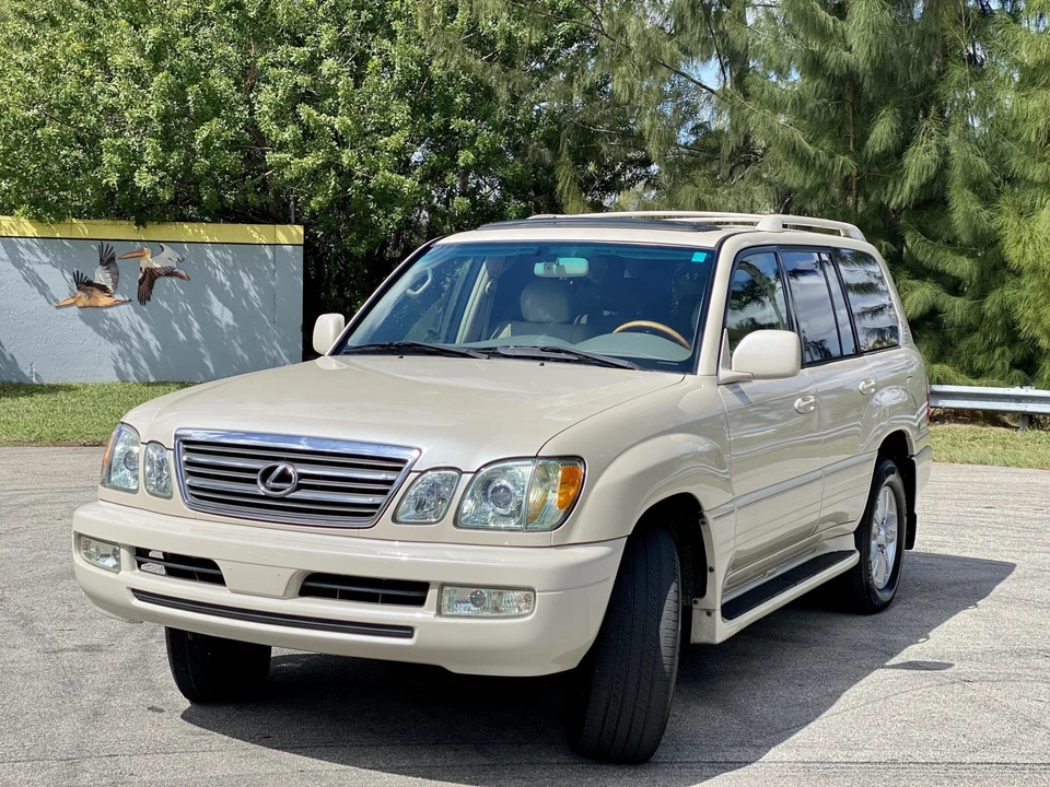 2004 Lexus LX 2nd Gen - Image 5 of 31