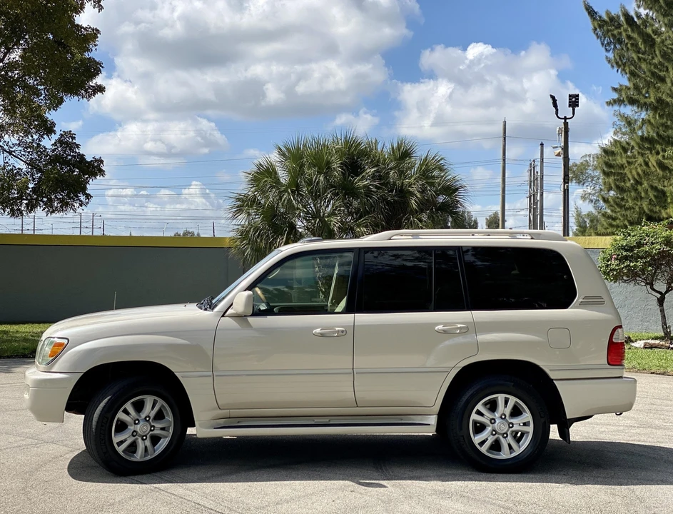 2004 Lexus LX 2nd Gen - Image 27 of 31