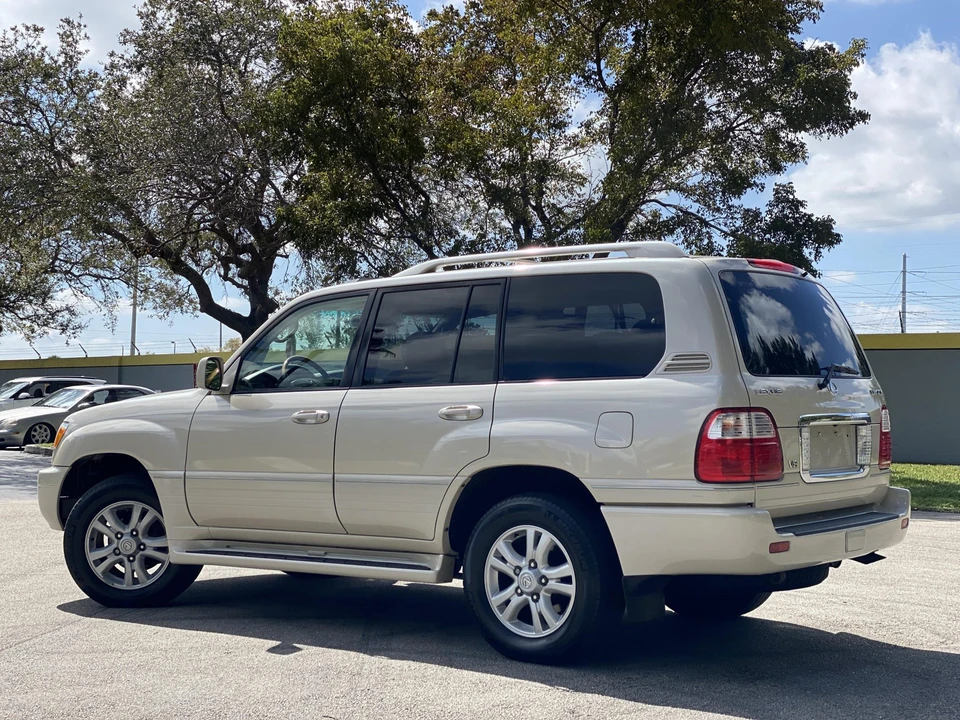 2004 Lexus LX 2nd Gen - Image 25 of 31