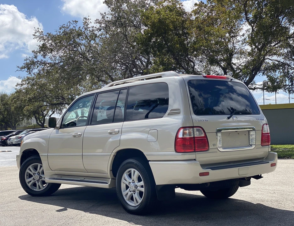 2004 Lexus LX 2nd Gen - Image 24 of 31