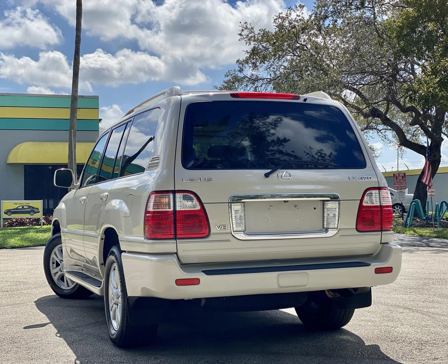 2004 Lexus LX 2nd Gen - Image 21 of 31