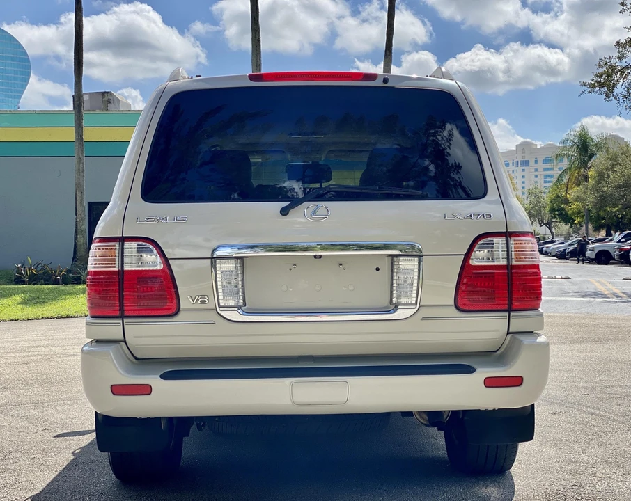 2004 Lexus LX 2nd Gen - Image 16 of 31