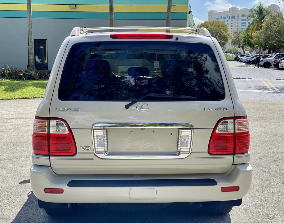2004 Lexus LX 2nd Gen - Image 17 of 31