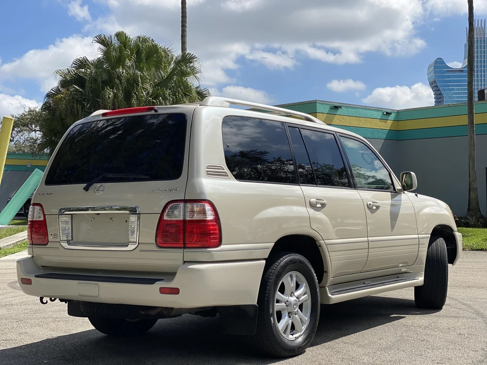 2004 Lexus LX 2nd Gen - Image 15 of 31