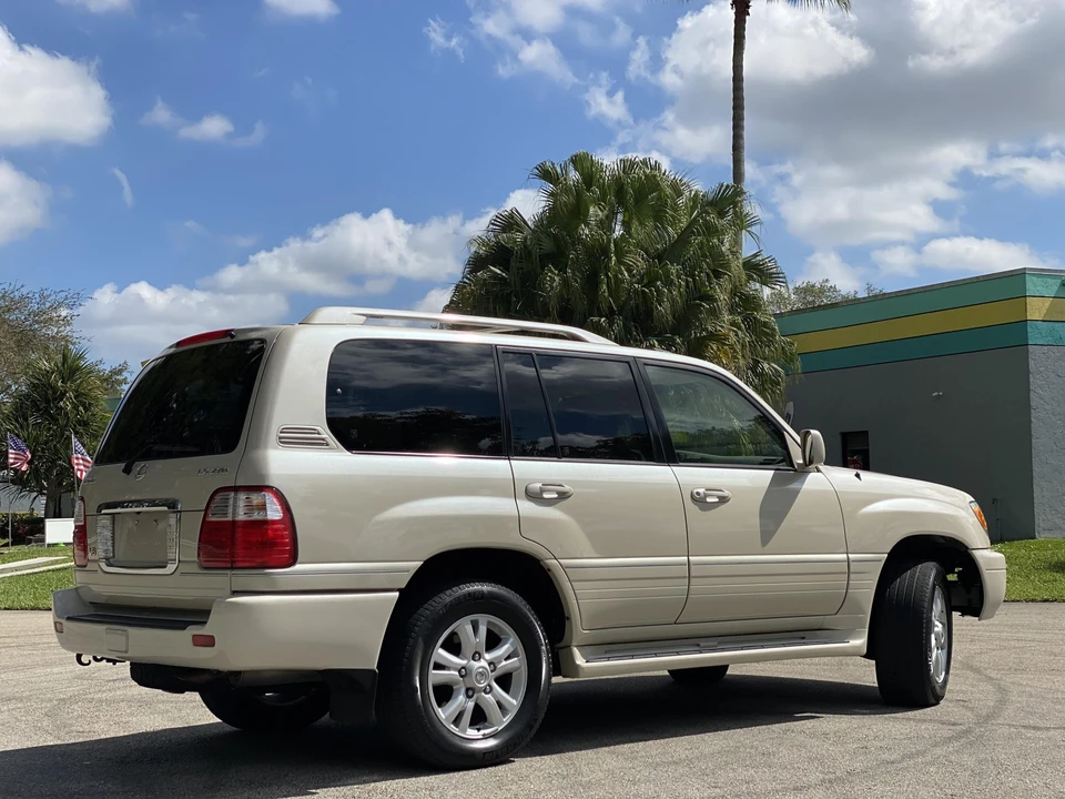 2004 Lexus LX 2nd Gen - Image 14 of 31