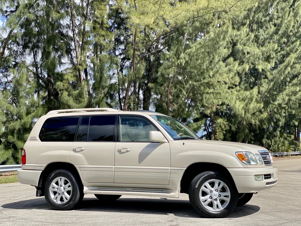 2004 Lexus LX 2nd Gen - Image 12 of 31