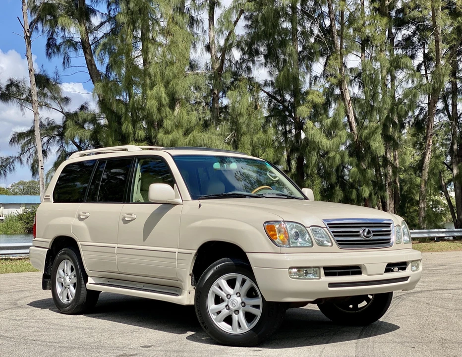 2004 Lexus LX 2nd Gen - Image 11 of 31