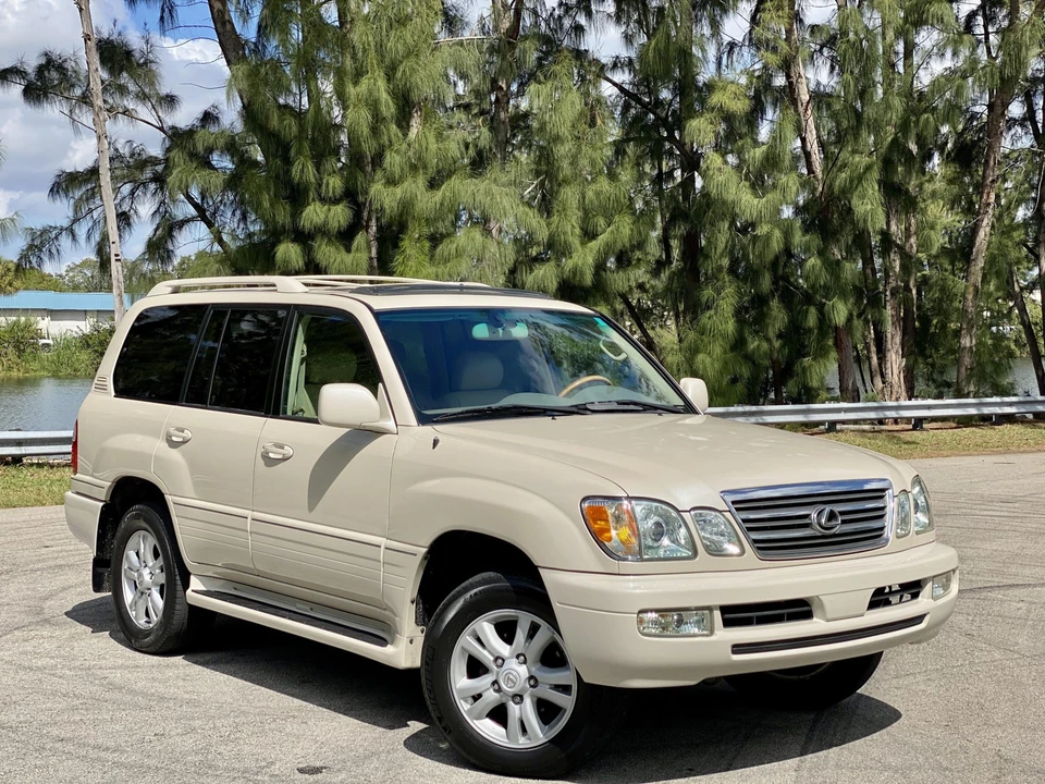 2004 Lexus LX 2nd Gen - Image 10 of 31