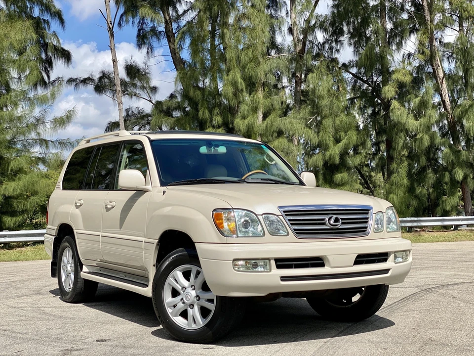 2004 Lexus LX 2nd Gen - Image 9 of 31