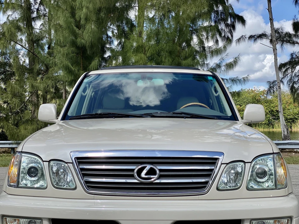 2004 Lexus LX 2nd Gen - Image 29 of 31
