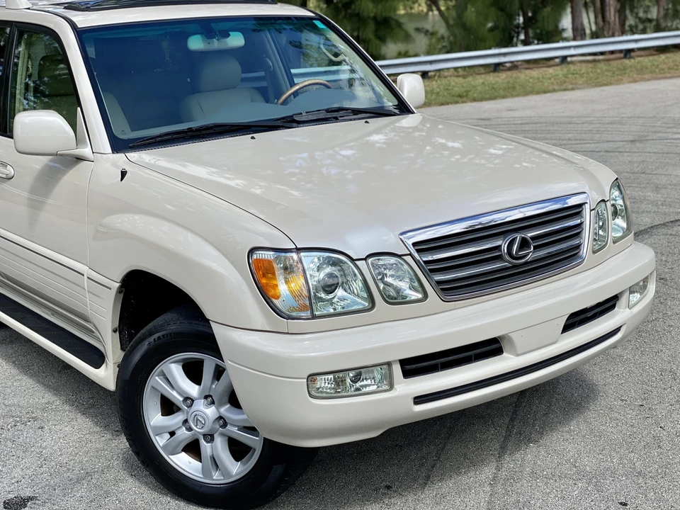 2004 Lexus LX 2nd Gen - Image 28 of 31