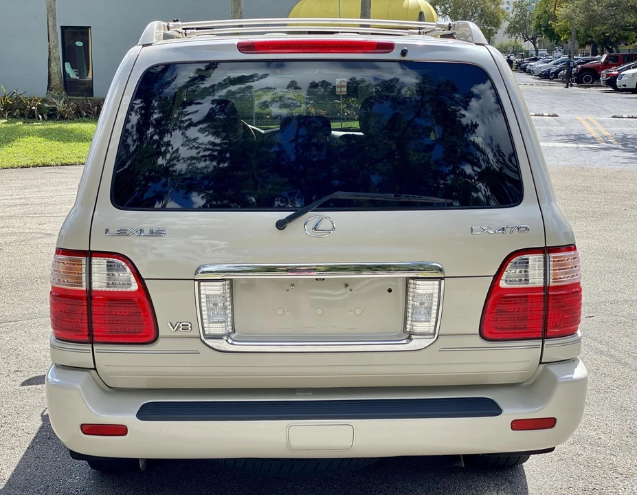 2004 Lexus LX 2nd Gen - Image 18 of 31