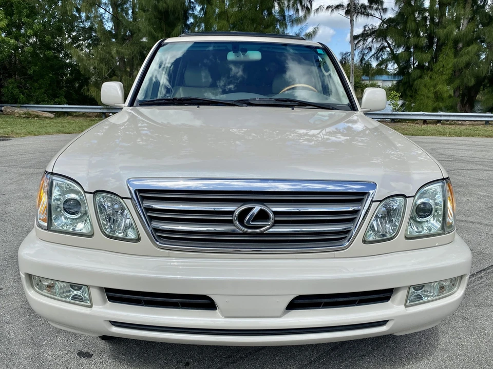 2004 Lexus LX 2nd Gen - Image 31 of 31