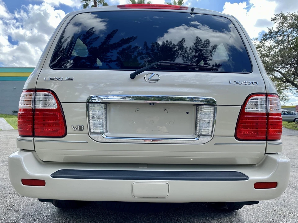 2004 Lexus LX 2nd Gen - Image 20 of 31