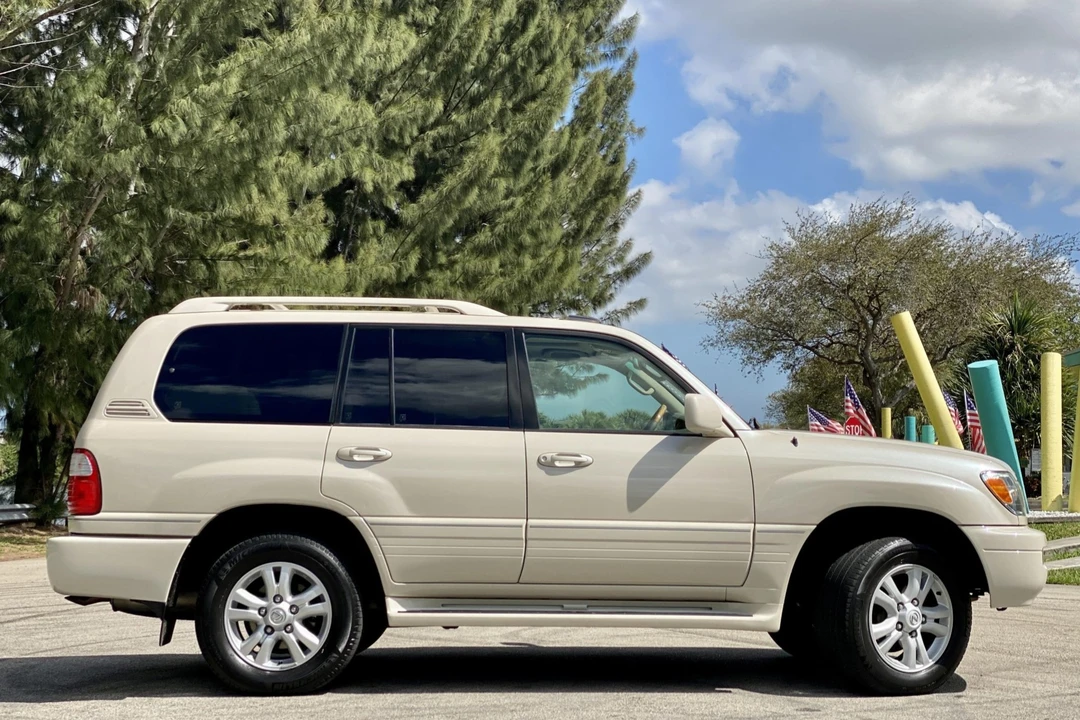 2004 Lexus LX 2nd Gen - Image 13 of 31