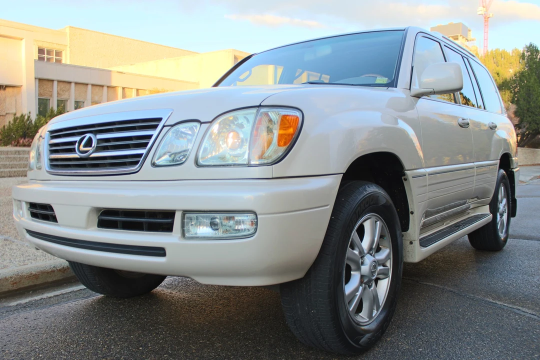 2004 Lexus LX 2nd Gen - Image 8 of 31