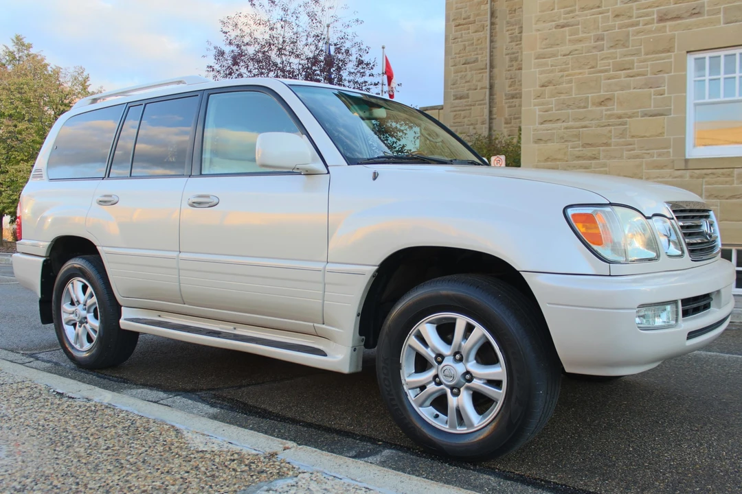 2004 Lexus LX 2nd Gen - Image 16 of 31