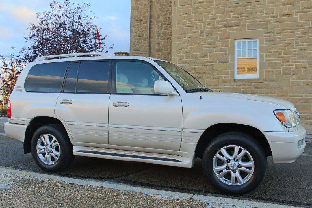 2004 Lexus LX 2nd Gen - Image 20 of 31