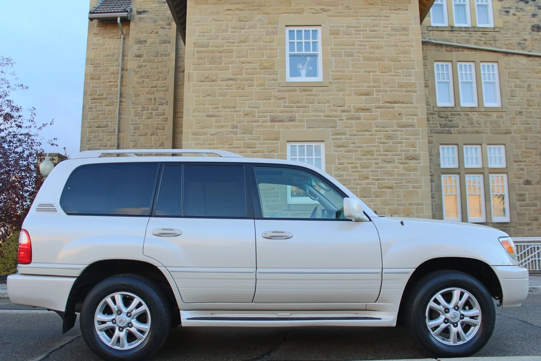 2004 Lexus LX 2nd Gen - Image 26 of 31