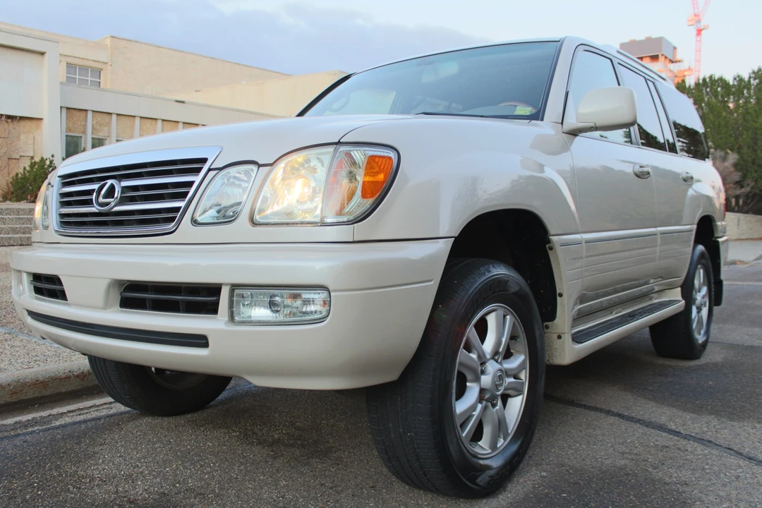 2004 Lexus LX 2nd Gen - Image 9 of 31