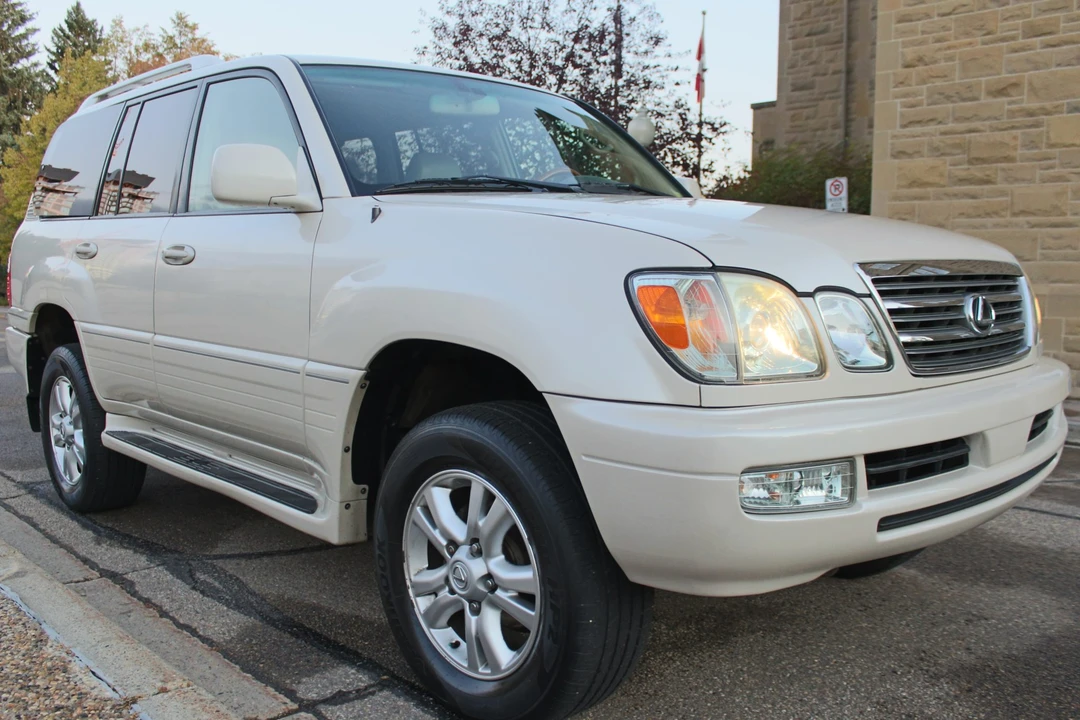 2004 Lexus LX 2nd Gen - Image 15 of 31