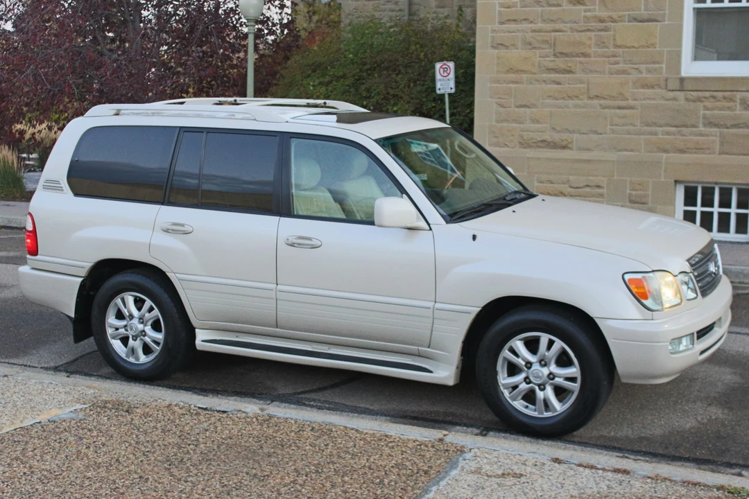 2004 Lexus LX 2nd Gen - Image 17 of 31