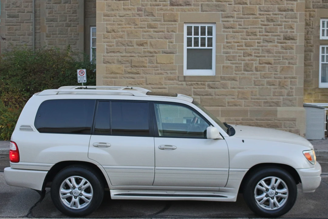 2004 Lexus LX 2nd Gen - Image 23 of 31