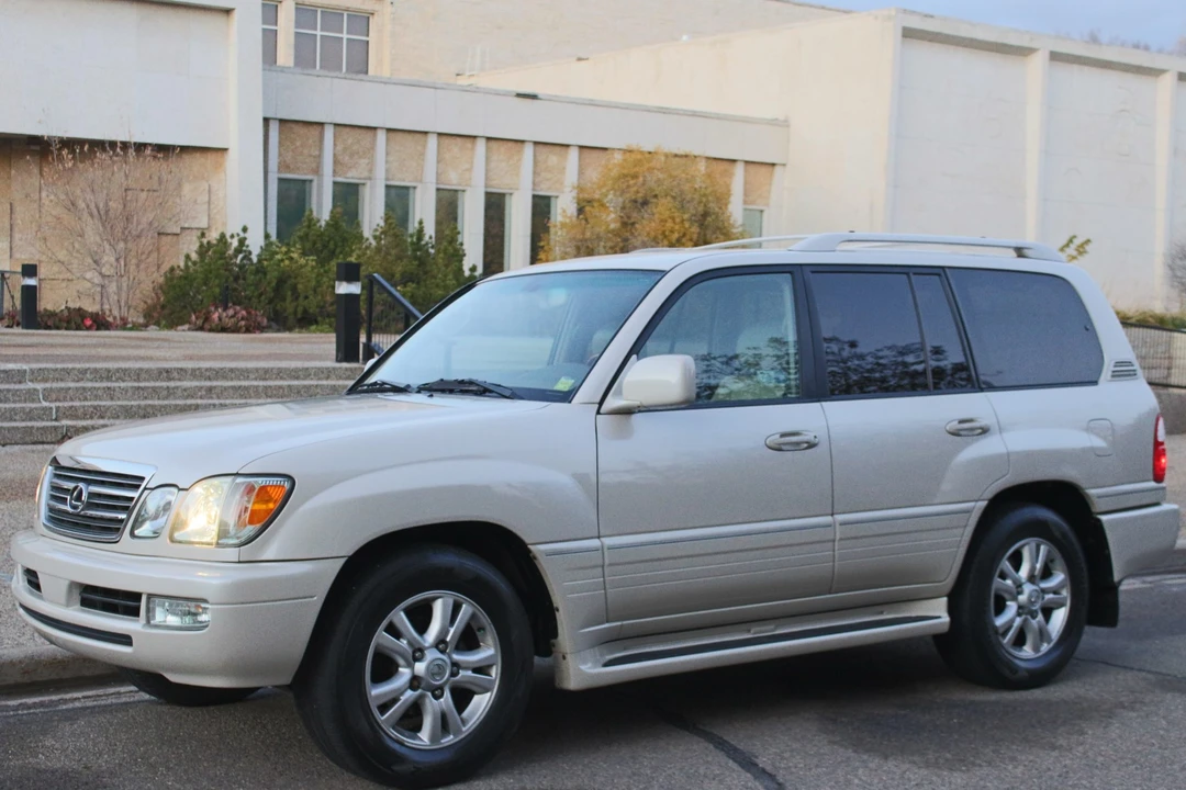 2004 Lexus LX 2nd Gen - Image 3 of 31