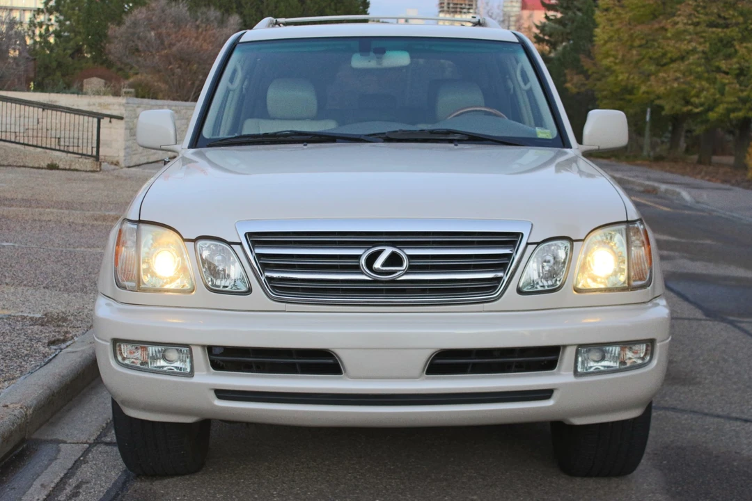 2004 Lexus LX 2nd Gen - Image 10 of 31