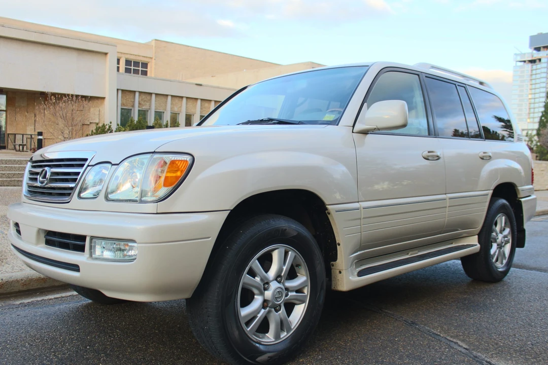 2004 Lexus LX 2nd Gen - Image 6 of 31