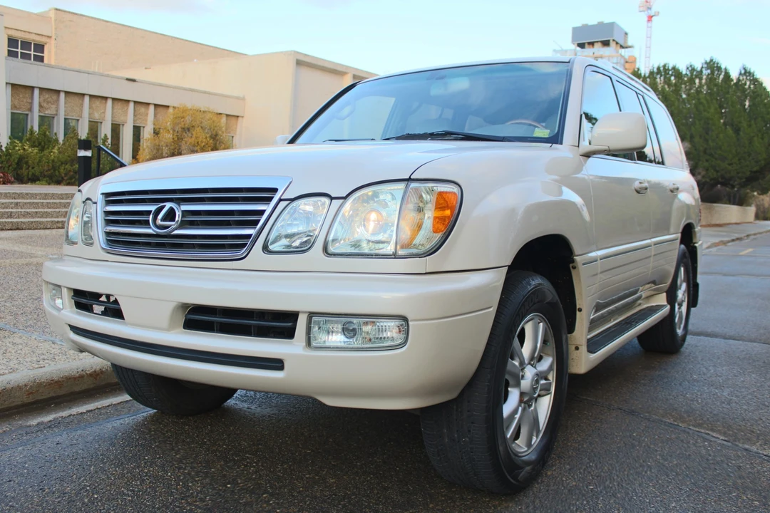2004 Lexus LX 2nd Gen - Image 7 of 31