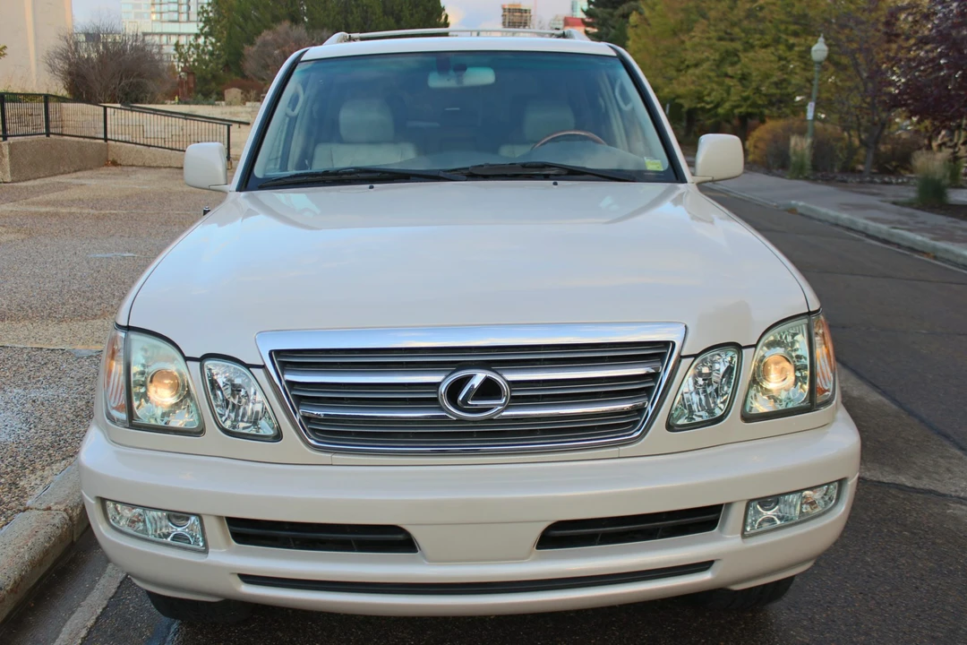 2004 Lexus LX 2nd Gen - Image 12 of 31