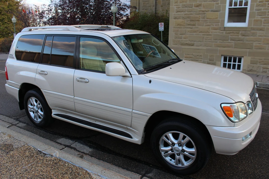 2004 Lexus LX 2nd Gen - Image 19 of 31